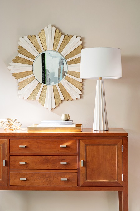 Mirror in entry - Wellness and positive energy in the home 